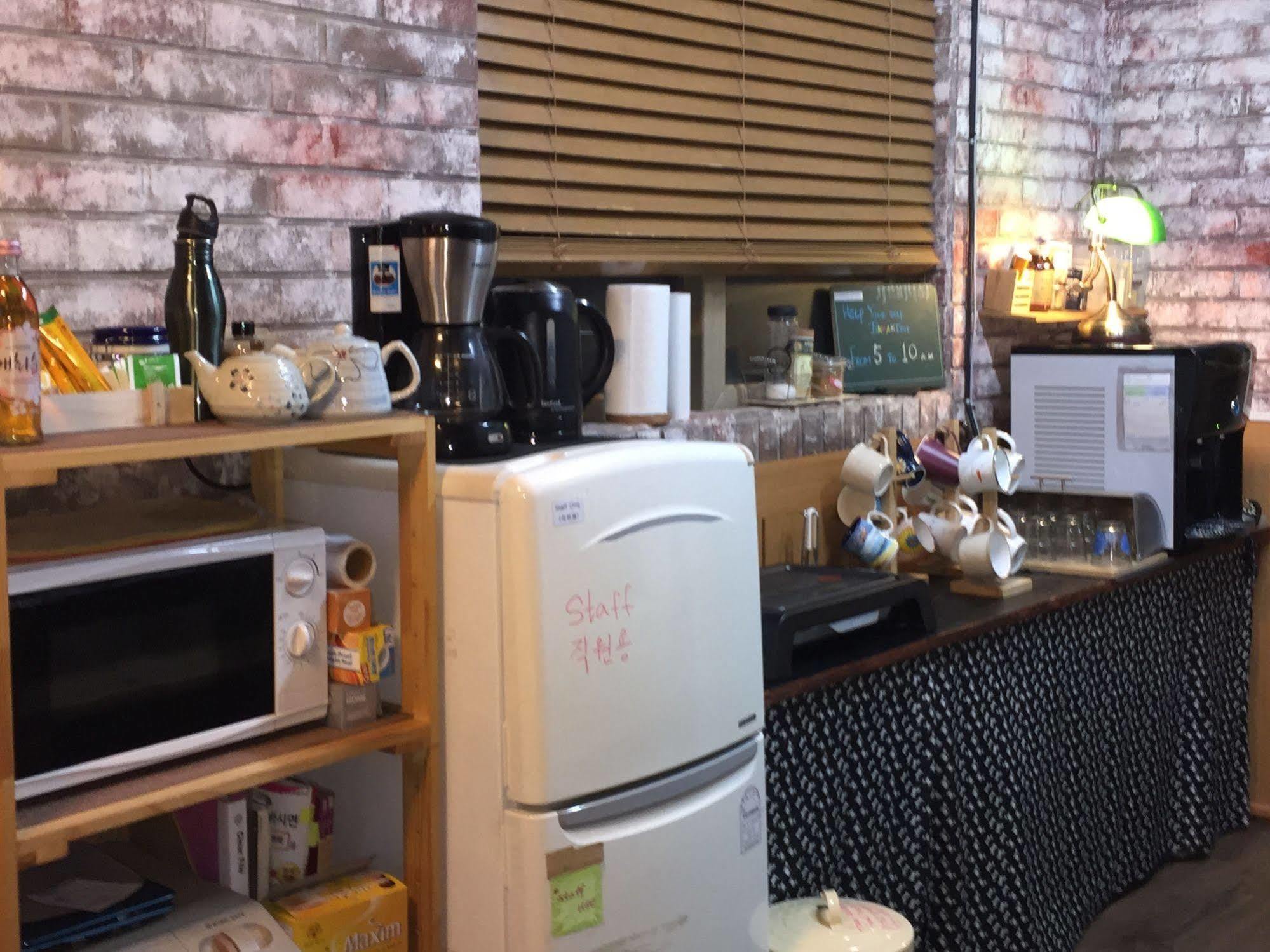 Backpackers In Jeju City Center Exterior photo