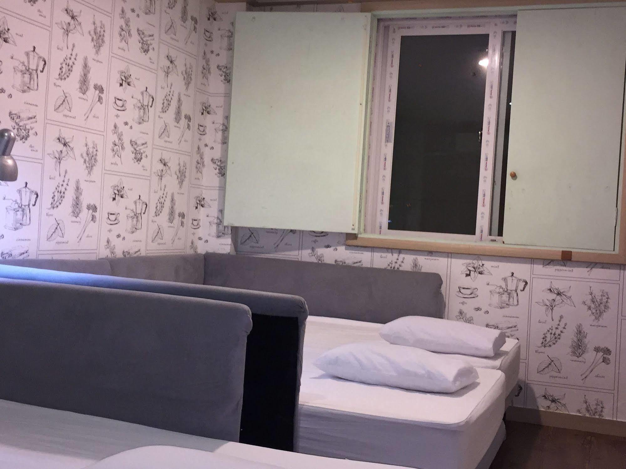 Backpackers In Jeju City Center Exterior photo