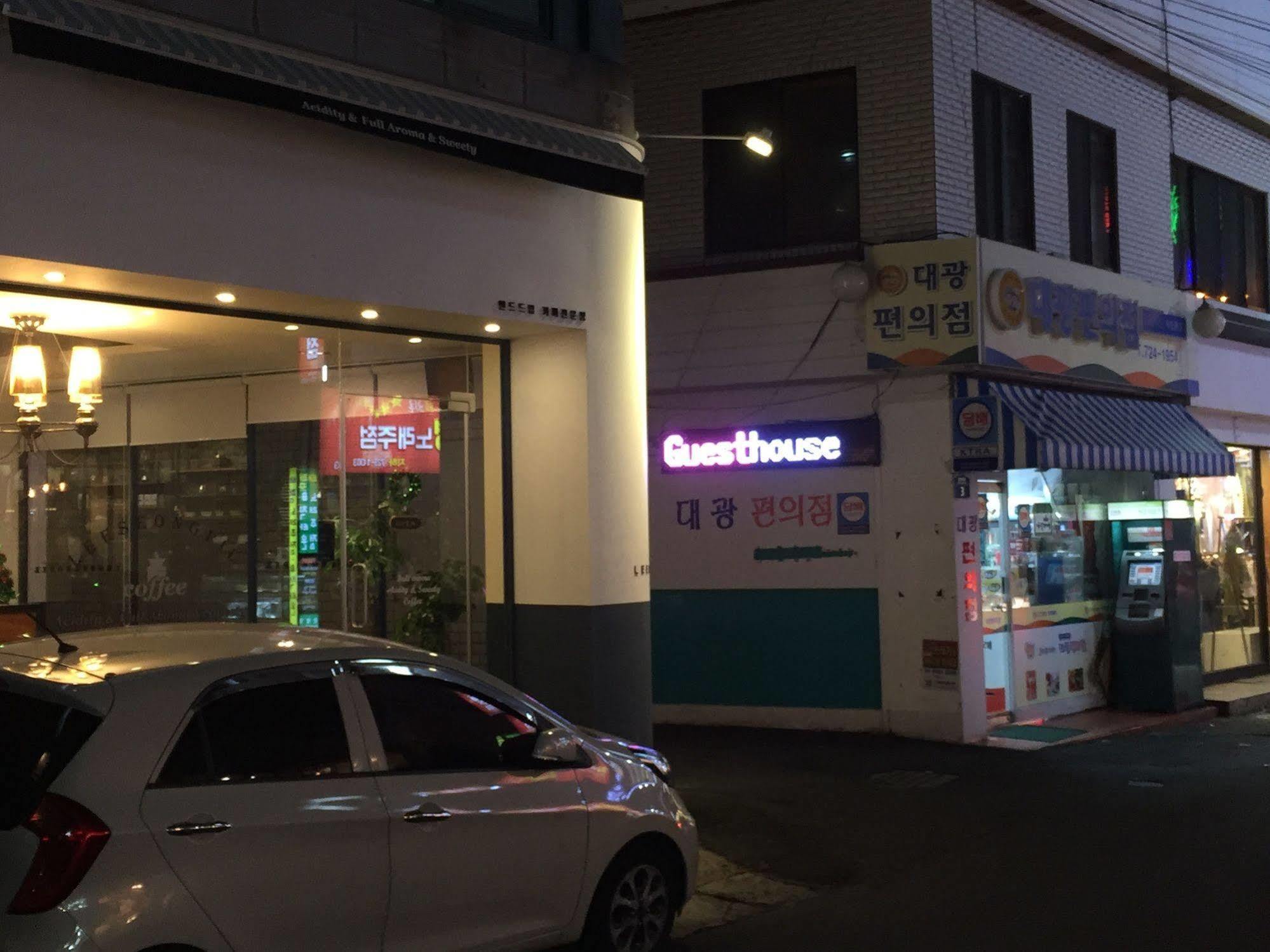 Backpackers In Jeju City Center Exterior photo