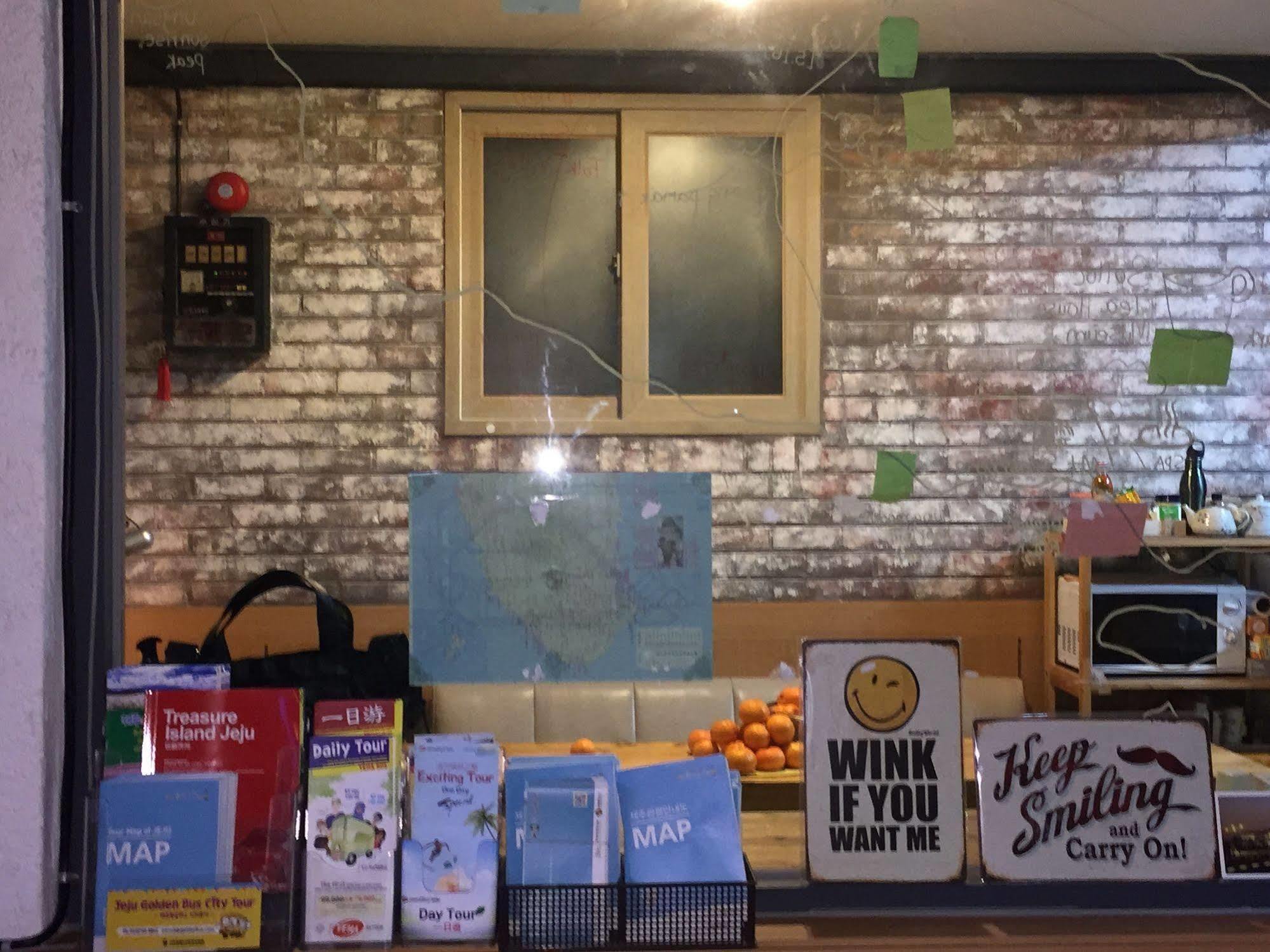 Backpackers In Jeju City Center Exterior photo