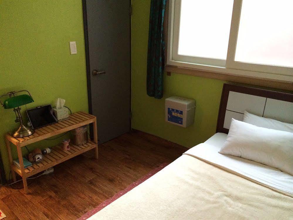 Backpackers In Jeju City Center Exterior photo